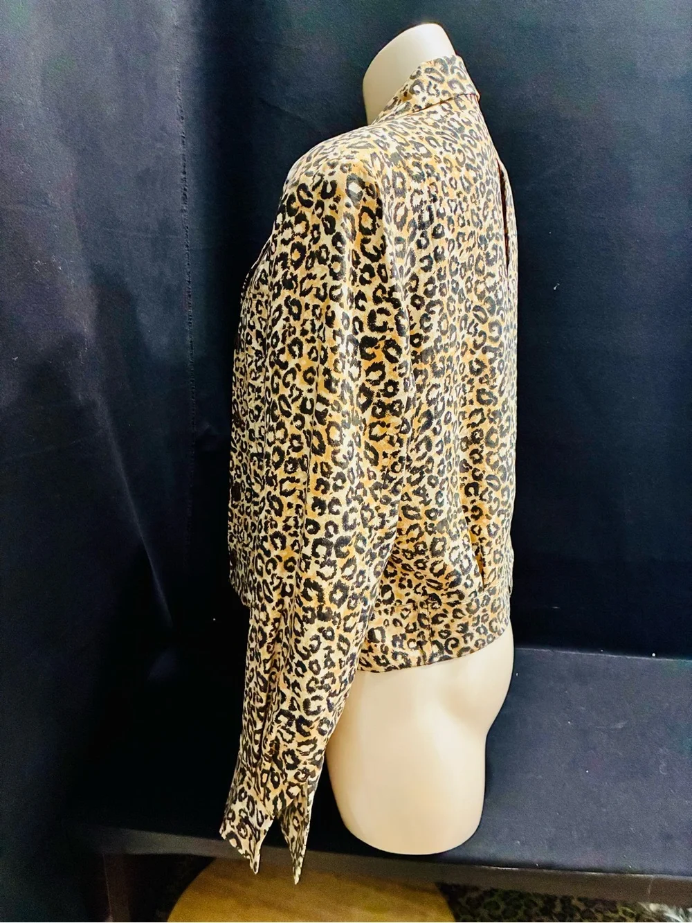 VTG City Silk Leopard 💯 Silk Cropped Lined Jacket w/ Shoulder Pads Button Down